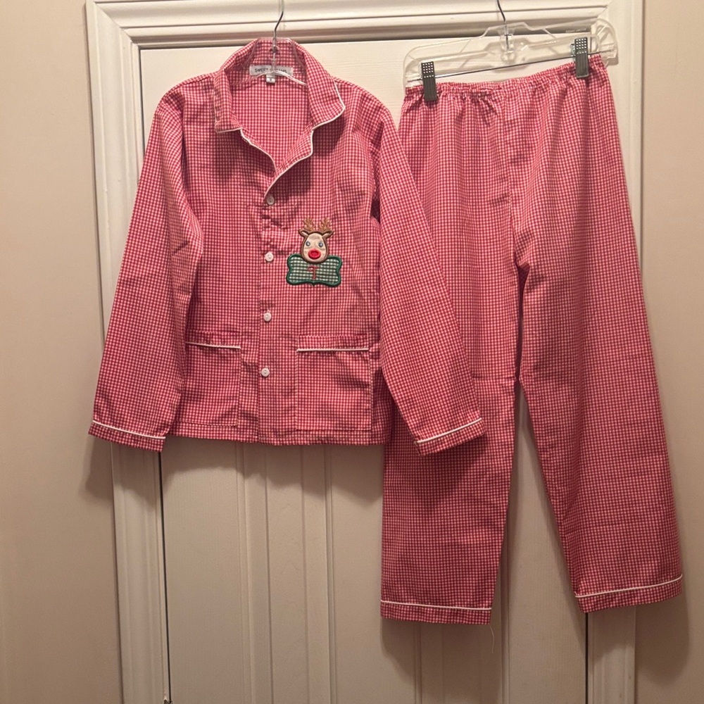 NWOT Sweet Dreams Reindeer Embroidered Pajamas